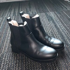 Faux-fur lined Chelsea boots